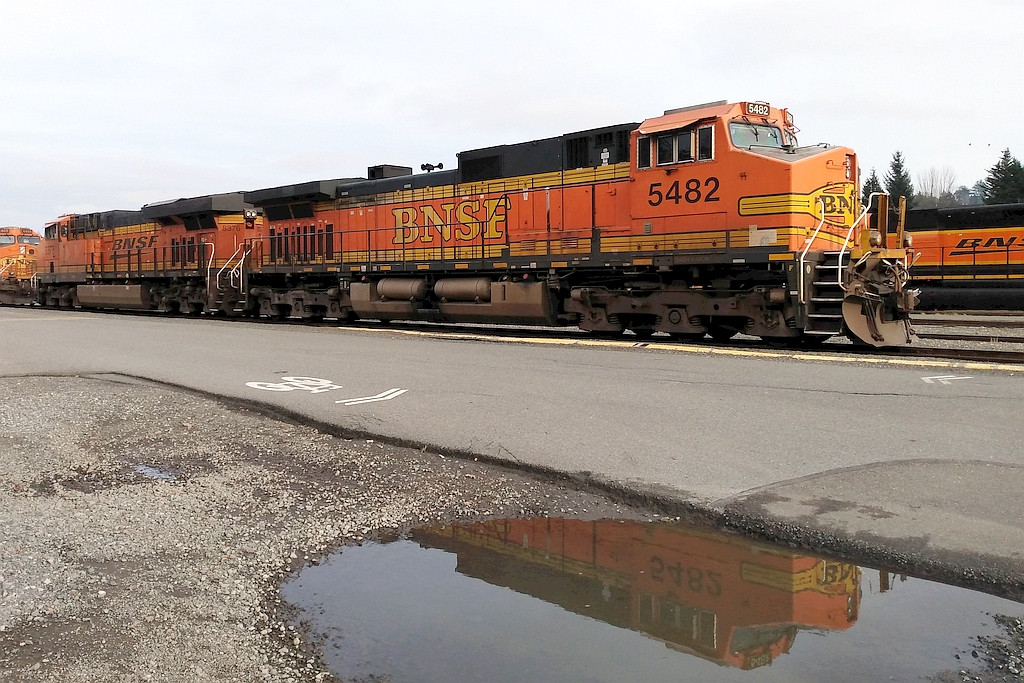 BNSF 5482